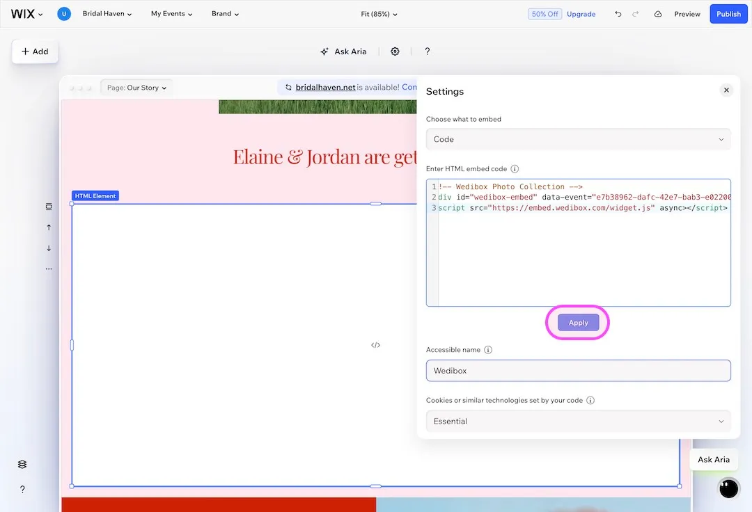 Wix embed HTML editor with the Wedibox photo collection code pasted and the Apply button highlighted