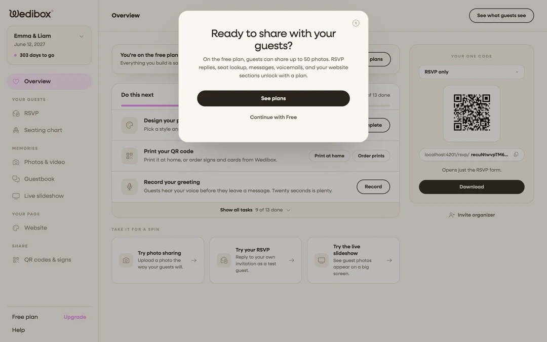 Wedibox Overview page on the free plan showing the plan prompt that appears when you download the RSVP only QR code.